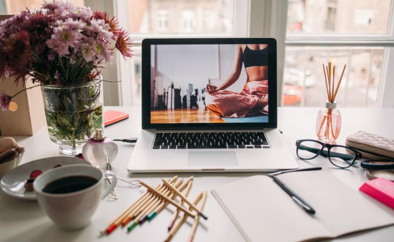 Want to be more mindful but can't seem to get into meditation? Here are five simple and practical types of mindfulness practices that don't involve meditation!